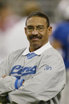 DETROIT- NOVEMBER 28:  Special assistance-offense coach Sherman Lewis of the Detroit Lions watches his team play the New England Patriots on November 28, 2002 at Ford Field in Detroit, Michigan. The Patriots won 20-12. (Photo by Tom Pidgeon/Getty Images)