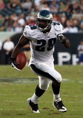 PHILADELPHIA - AUGUST 27:  LeSean McCoy #29 of the Philadelphia Eagles runs the ball against the Jacksonville Jaguars on August 27, 2009 at Lincoln Financial Field in Philadelphia, Pennsylvania.  (Photo by Jim McIsaac/Getty Images)