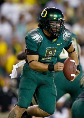 EUGENE, OR - SEPTEMBER 12:  Quarterback Jeremiah Masoli #8 of the Oregon Ducks runs with the ball against the Purdue Boilermakers  at Autzen Stadium on September 12, 2009 in Eugene, Oregon.  (Photo by Jonathan Ferrey/Getty Images)