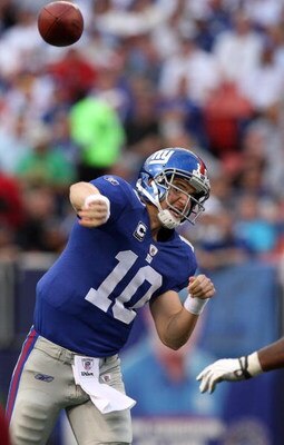EAST RUTHERFORD, NJ - SEPTEMBER 13:  Eli Manning #10 of the New York Giants throws a pass against the Washington Redskins on September 13, 2009 at Giants Stadium in East Rutherford, New Jersey.  (Photo by Jim McIsaac/Getty Images)
