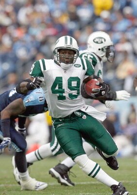 NASHVILLE, TN - NOVEMBER 23:  Tony Richardson #49 of the New York Jets carries the ball during the game against the Tennessee Titans at LP Field on November 23, 2008 in Nashville, Tennessee. (Photo by Kevin C. Cox/Getty Images)