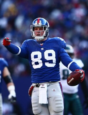 EAST RUTHERFORD, NJ -  JANUARY 11:  Kevin Boss #89 of the New York Giants gestures against the Philadelphia Eagles during the NFC Divisional Playoff Game on January 11, 2009 at Giants Stadium in East Rutherford, New Jersey.  The Eagles defeated the Giants