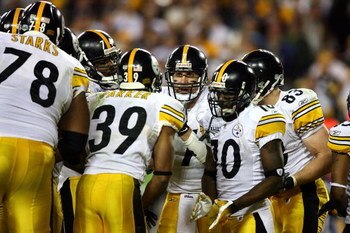 TAMPA, FL - FEBRUARY 01:  Ben Roethlisberger #7 of the Pittsburgh Steelers talks with his players in the huddle against the Arizona Cardinals during Super Bowl XLIII on February 1, 2009 at Raymond James Stadium in Tampa, Florida.  (Photo by Al Bello/Getty
